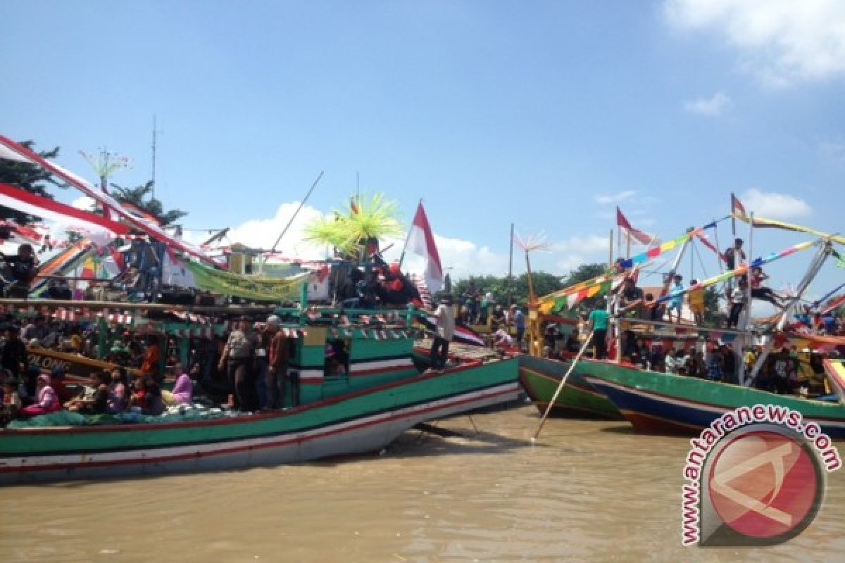 Warga Gili Ketapang Gelar Tradisi 