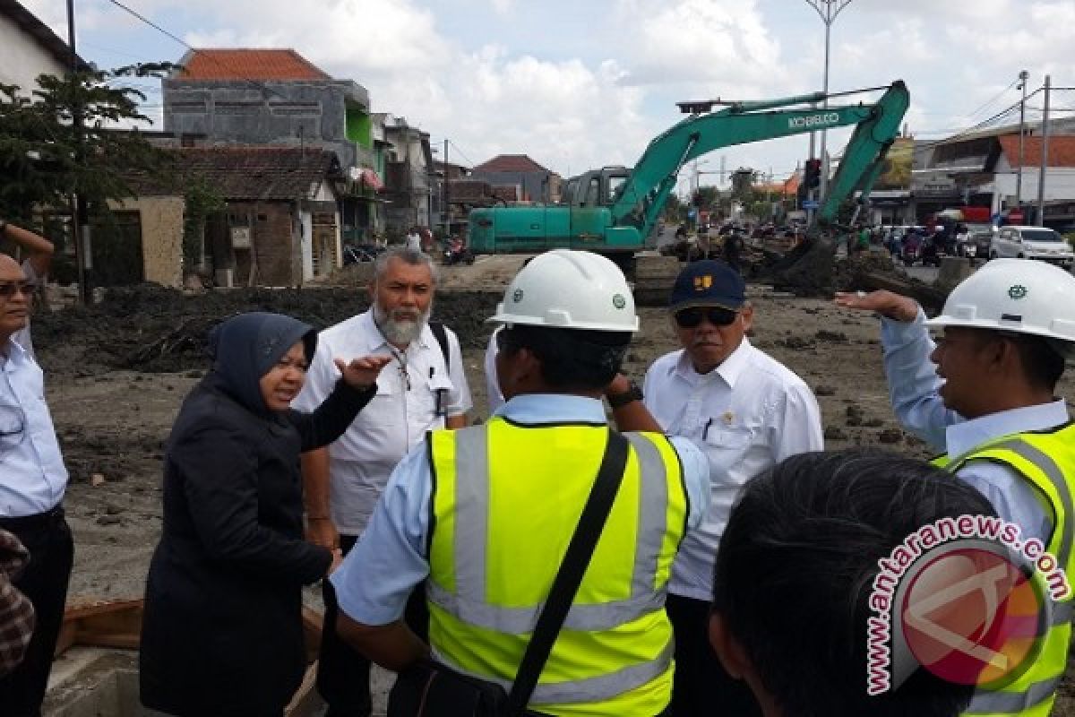 Menteri PU Tinjau Pengerjaan Box Culvert Surabaya