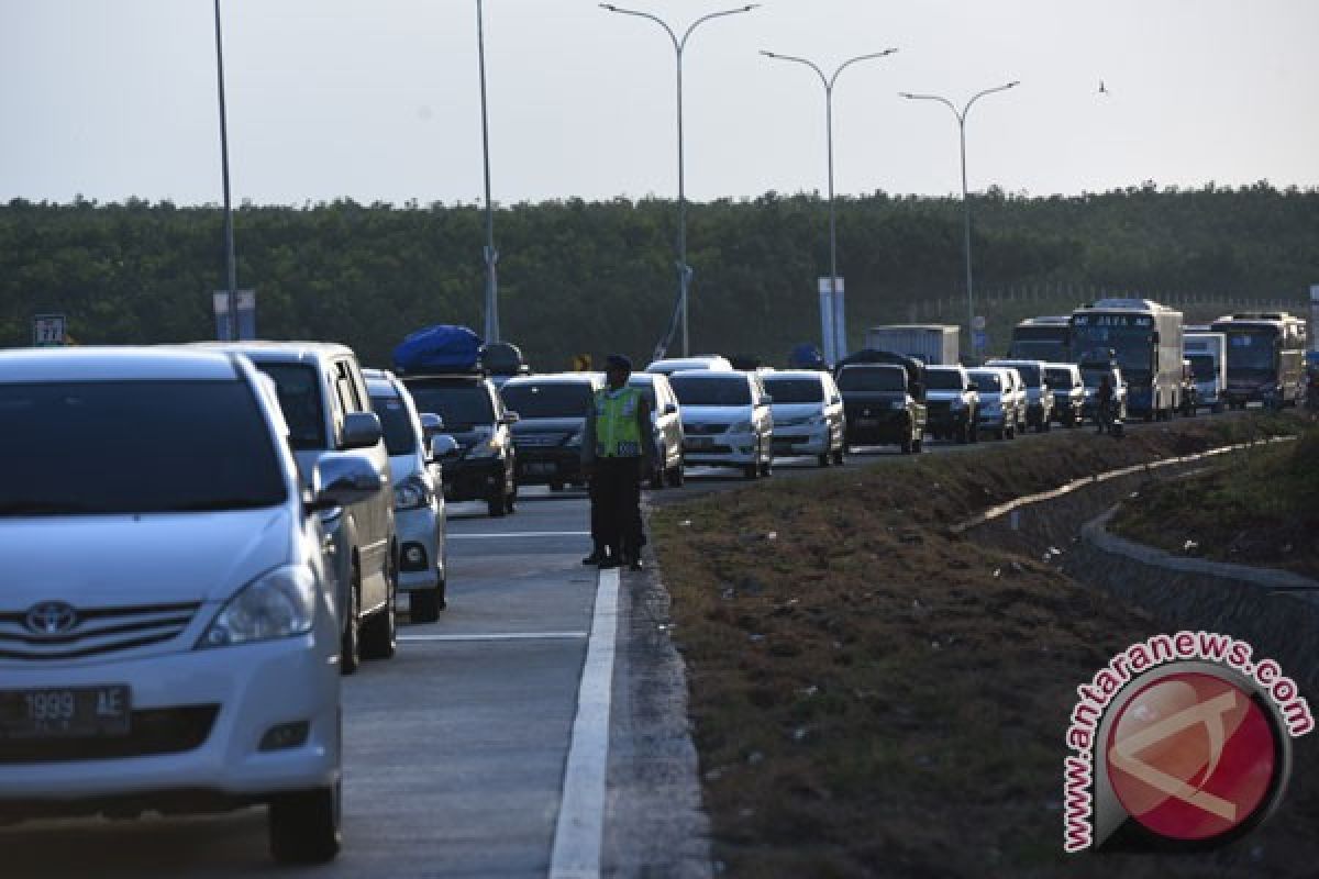 Gate Cikopo ditutup kendaraan arah Jakarta dialihkan ke Kalihurip