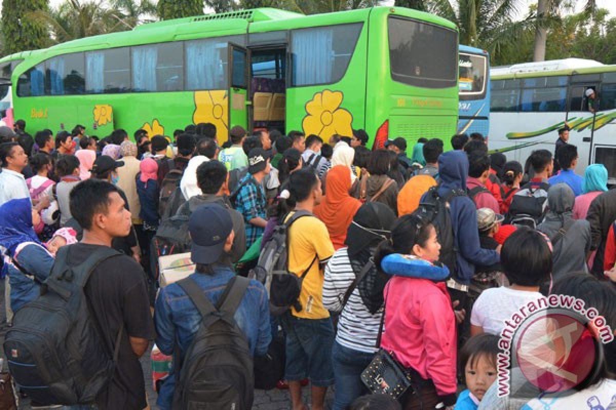 Pemudik dari terminal Bekasi berkurang drastis