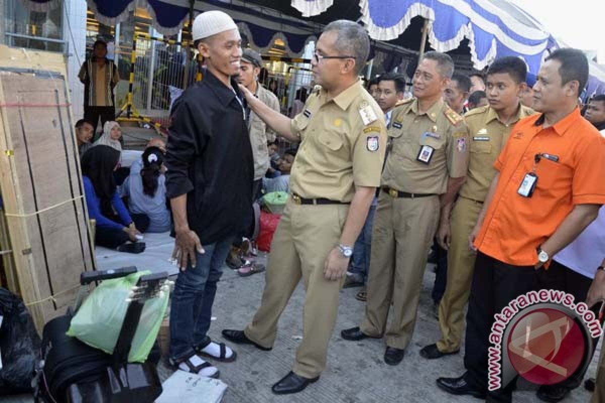 Wali Kota Makassar lepas 100 pemudik gratis 