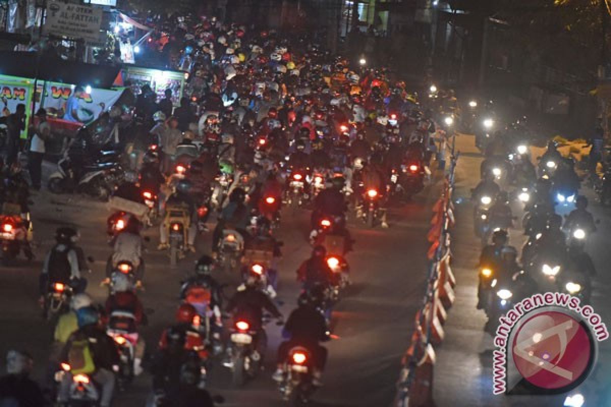 Arus balik jalan arteri Karawang ramai lancar