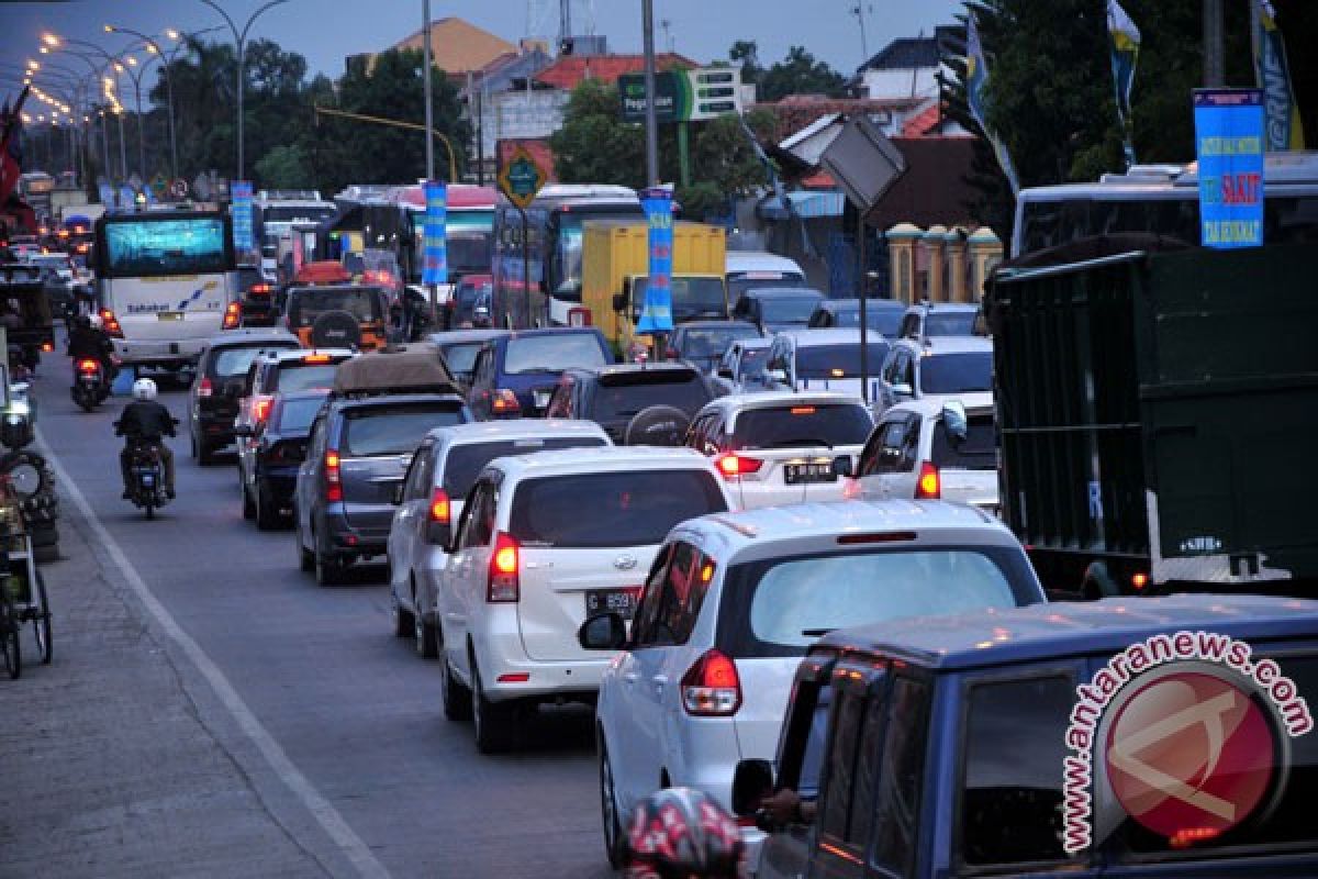 Brebes-Tegal macet total