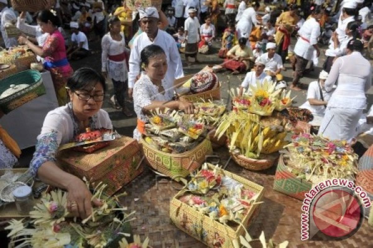 Umat Hindu Diharapkan Tingkatkan Toleransi Maknai Galungan