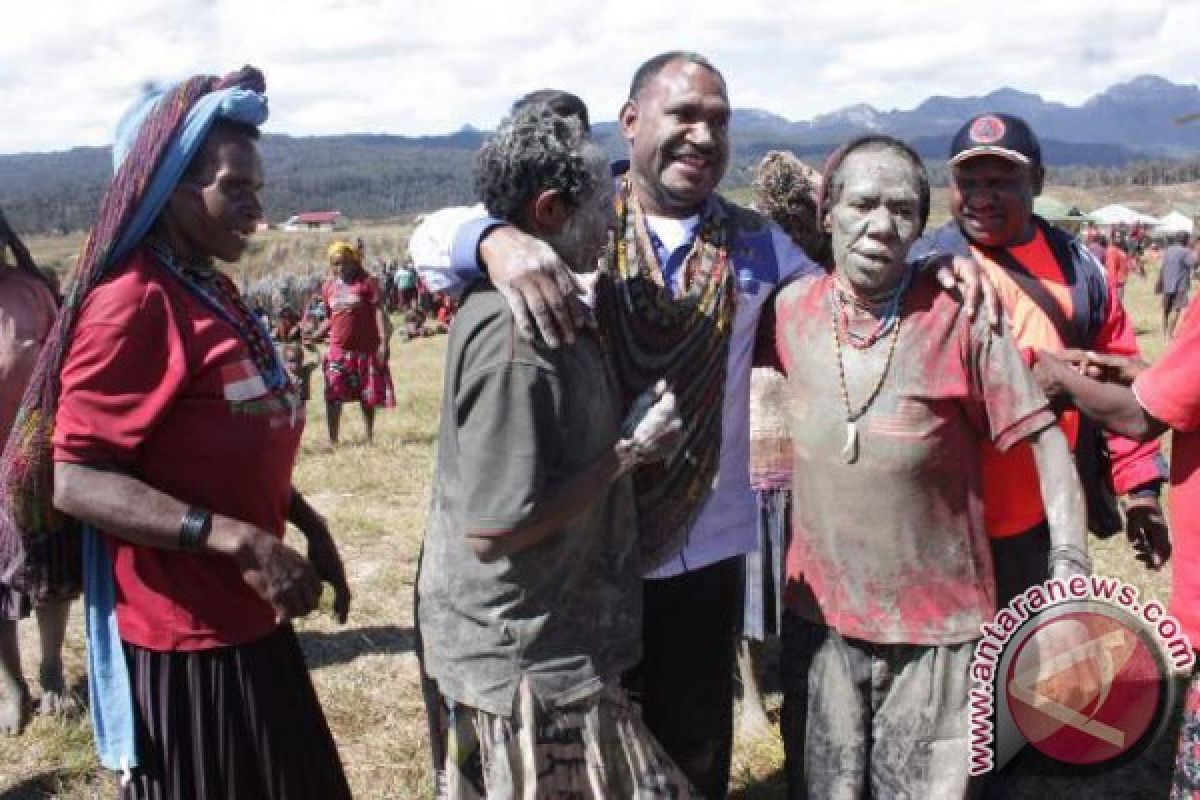 Bupati Puncak Papua minta Presiden bantu 10 ribu warga korban hujan es 