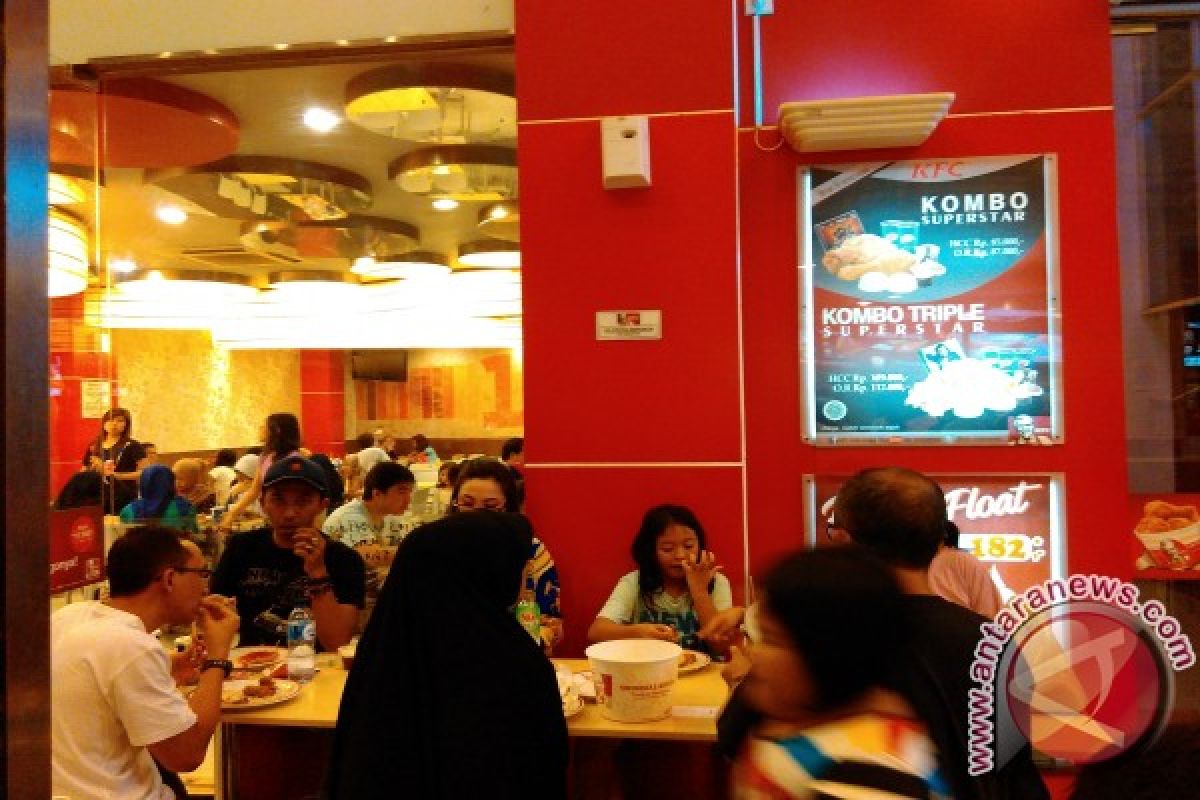 PRT mudik, warga Jakarta padati restoran cepat saji