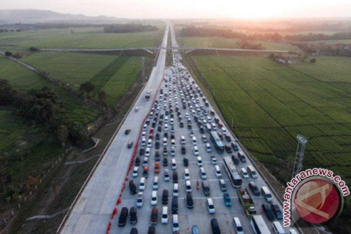 Khusus musim lebaran, tol Jakarta-Palimanan-Brebes Timur cuma dua kali bayar