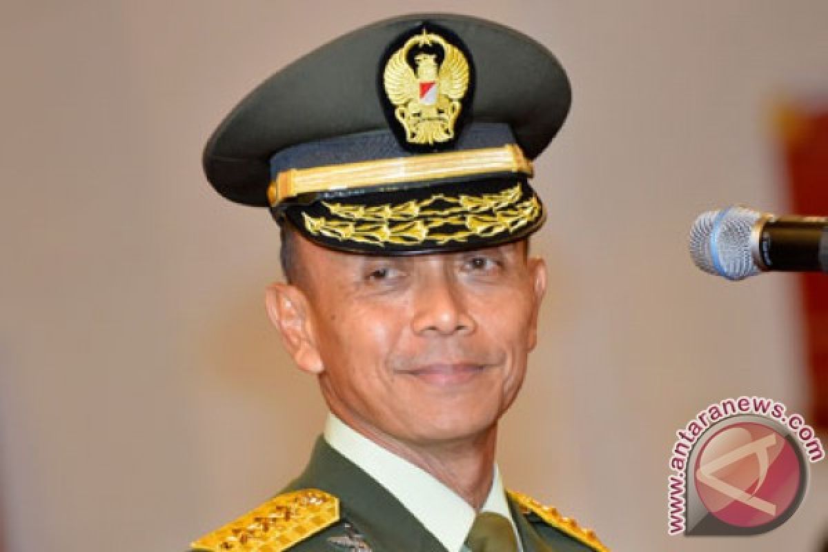 Kepala Staf TNI AD disambut raja-raja di Atambua