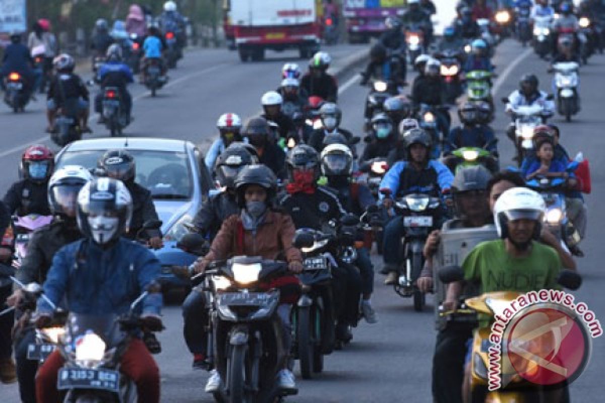 Pemudik bermotor mulai lintasi wilayah Karawang