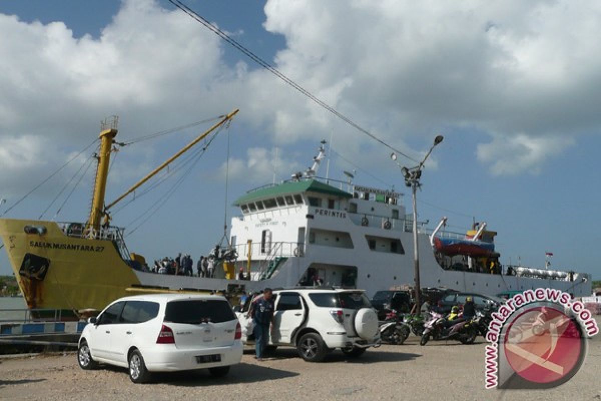 Empat Kapal Penumpang Bertolak dari Pelabuhan Kalianget