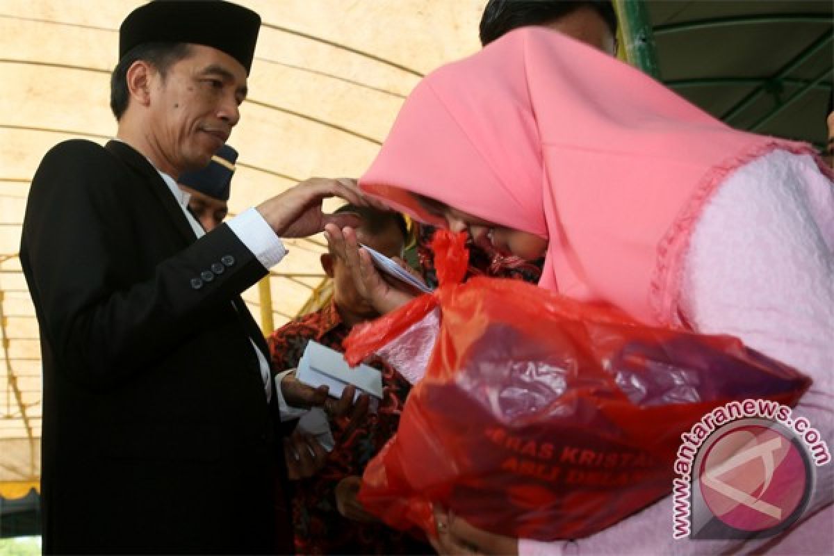 President Jokowi to make celebrating Eid in different regions a tradition