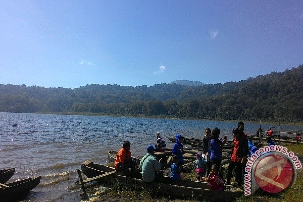 Wisatawan Domestik Padati Danau Tamblingan