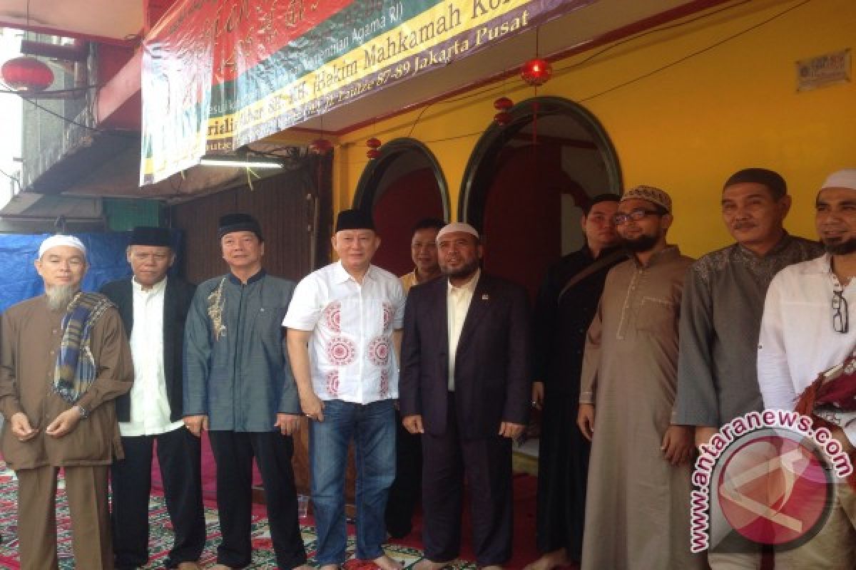 Sholat Idul Fitri Padati Lapangan Niti Mandala