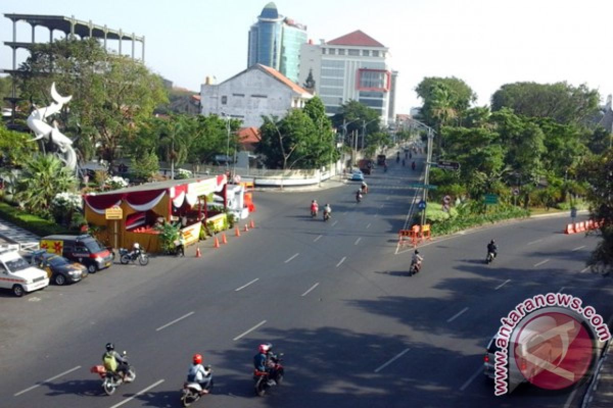 Jalur Madiun-Surabaya Macet Total