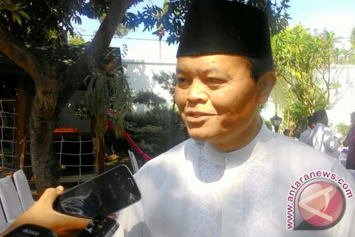 Hidayat Nur Wahid tegaskan pesantren tidak ajarkan radikalisme