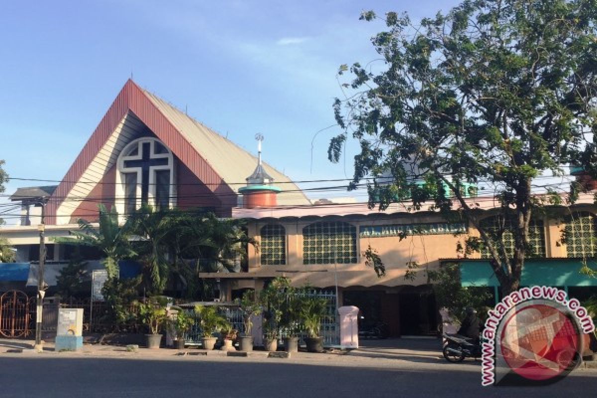Bersebelahan, gereja dan masjid Tanjung Priok buktikan kerukunan 