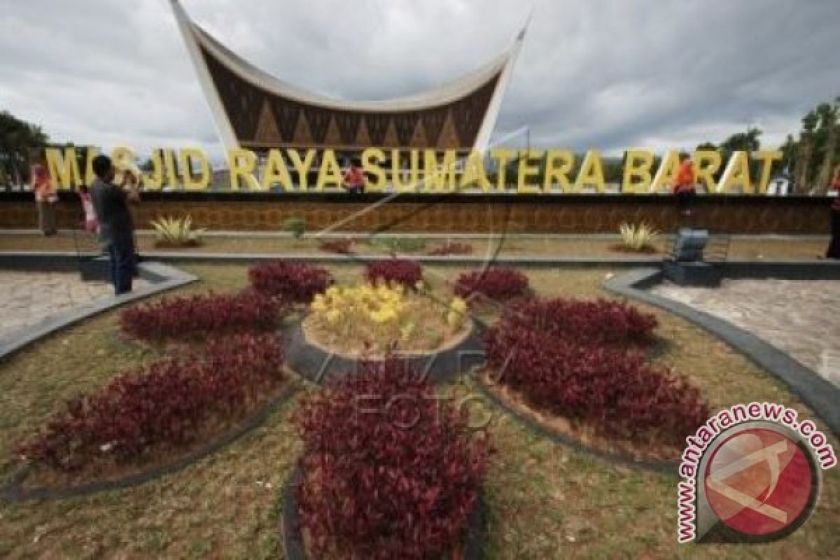 Masjid Raya Sumbar Mahal karena Tahan Gempa