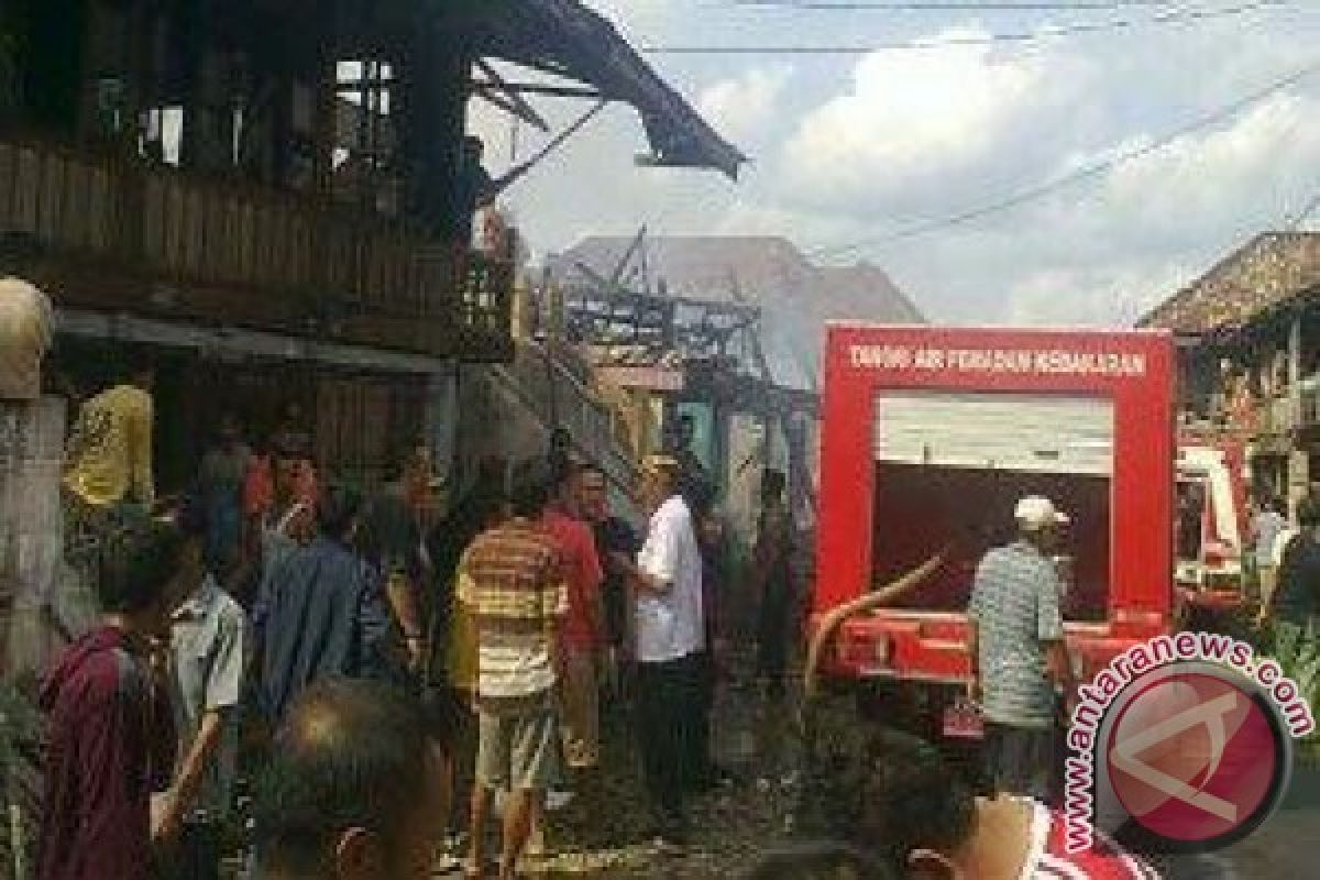 Kebakaran rumah nenek usia 100 tahun selamat