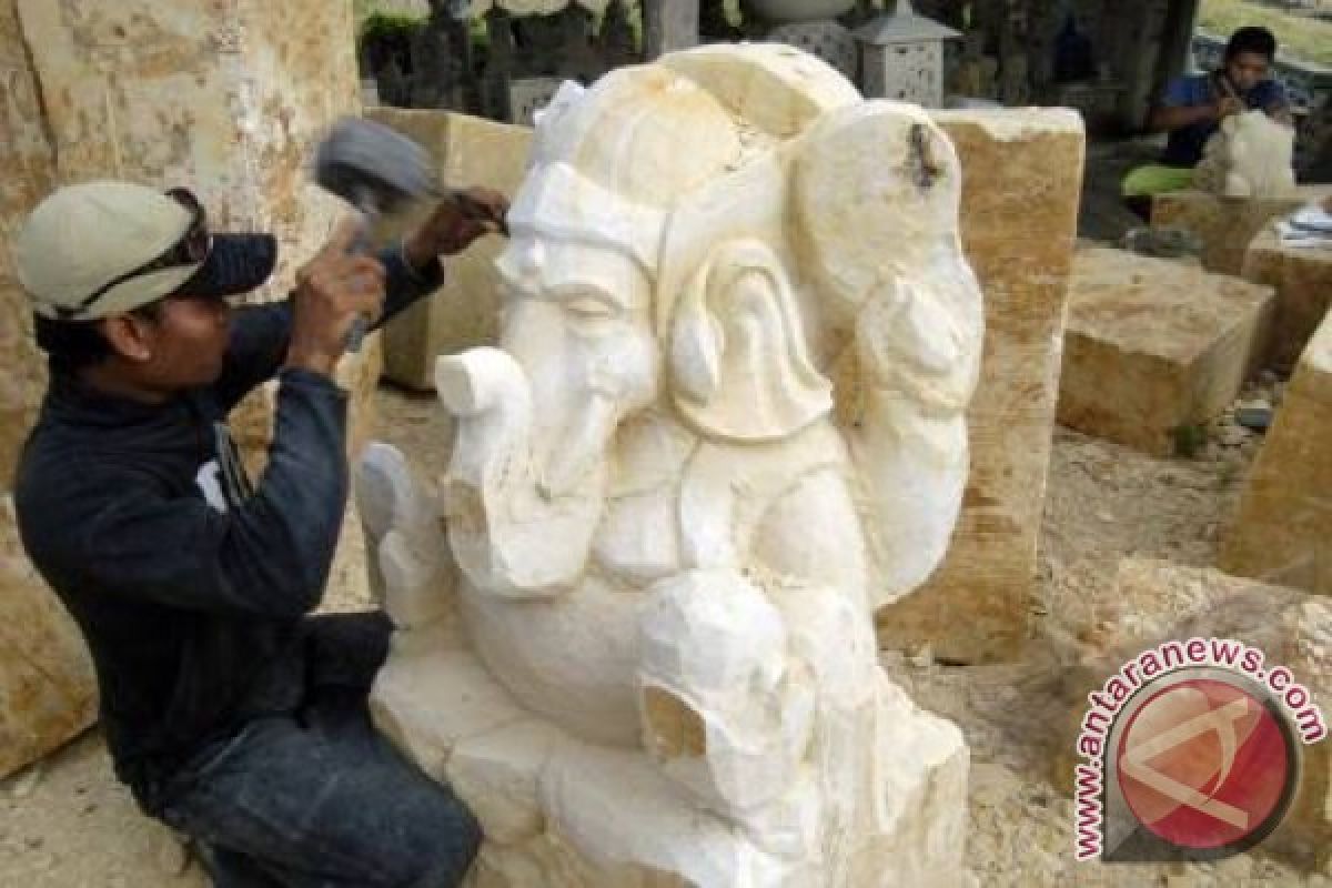 Patung Batu Bali Diekspor Untuk Hiasan Taman