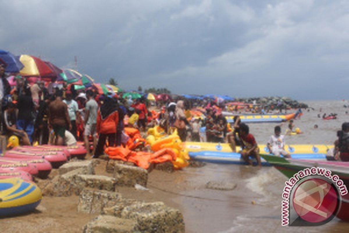  Bantuan Pusat Tangani Abrasi Pantai