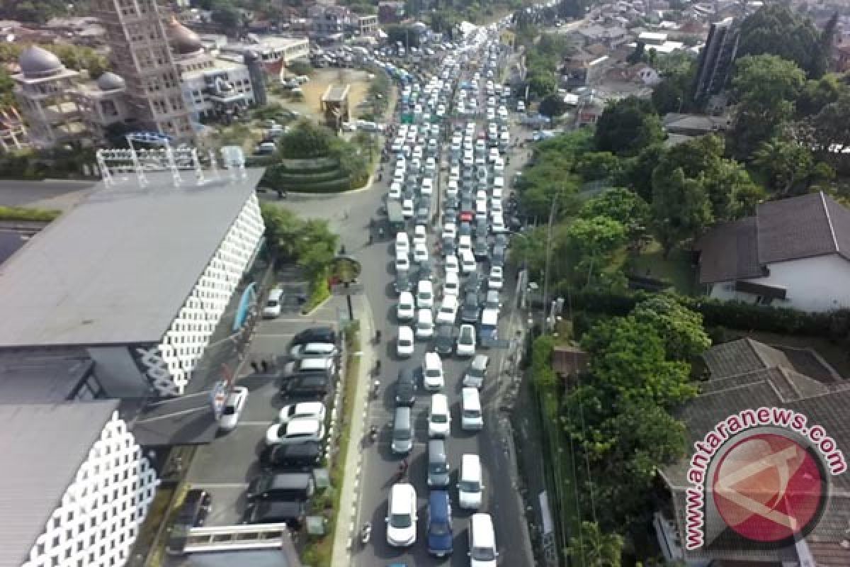 Simpang Gadog kembali padat arah Cianjur