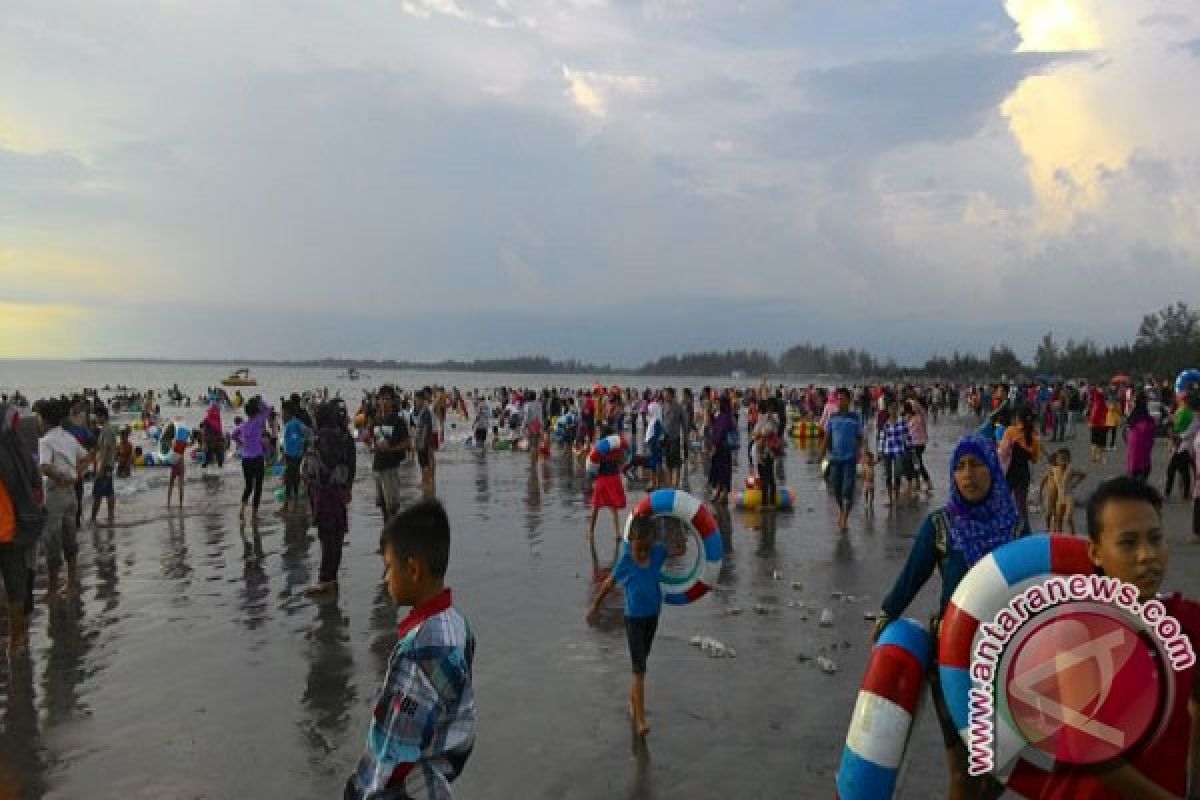 Pengunjung Pantai Ujung Pandaran Capai 60.000 Orang