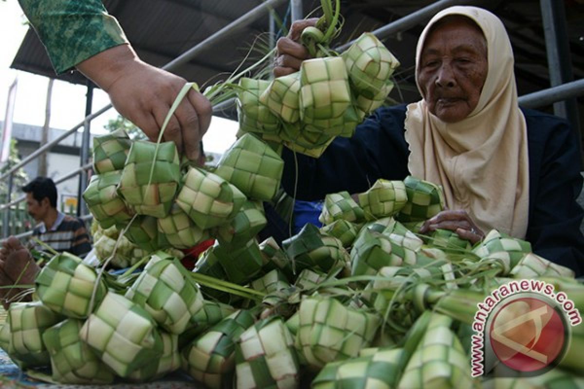 Trenggalek Dispensasi PNS Rayakan Lebaran Ketupat