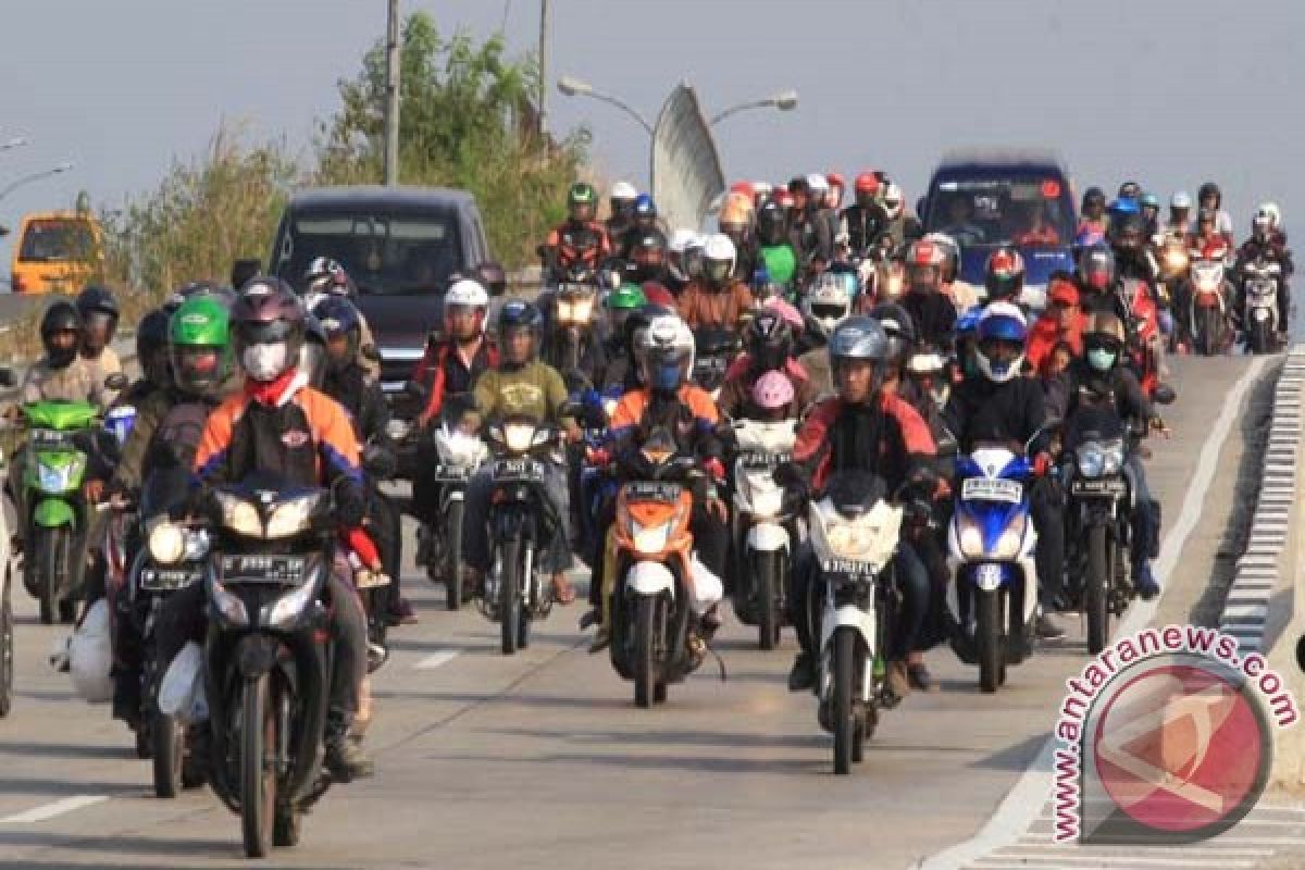 Pemudik motor mulai padati Pantura Cirebon