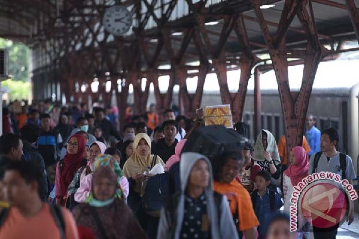 KA Majapahit angkut penumpang arus balik gratis