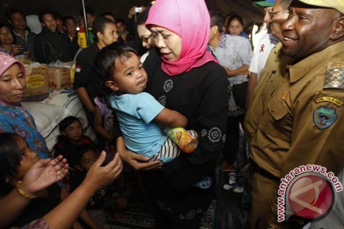 Indonesian minister oversees evacuees in Tolikara