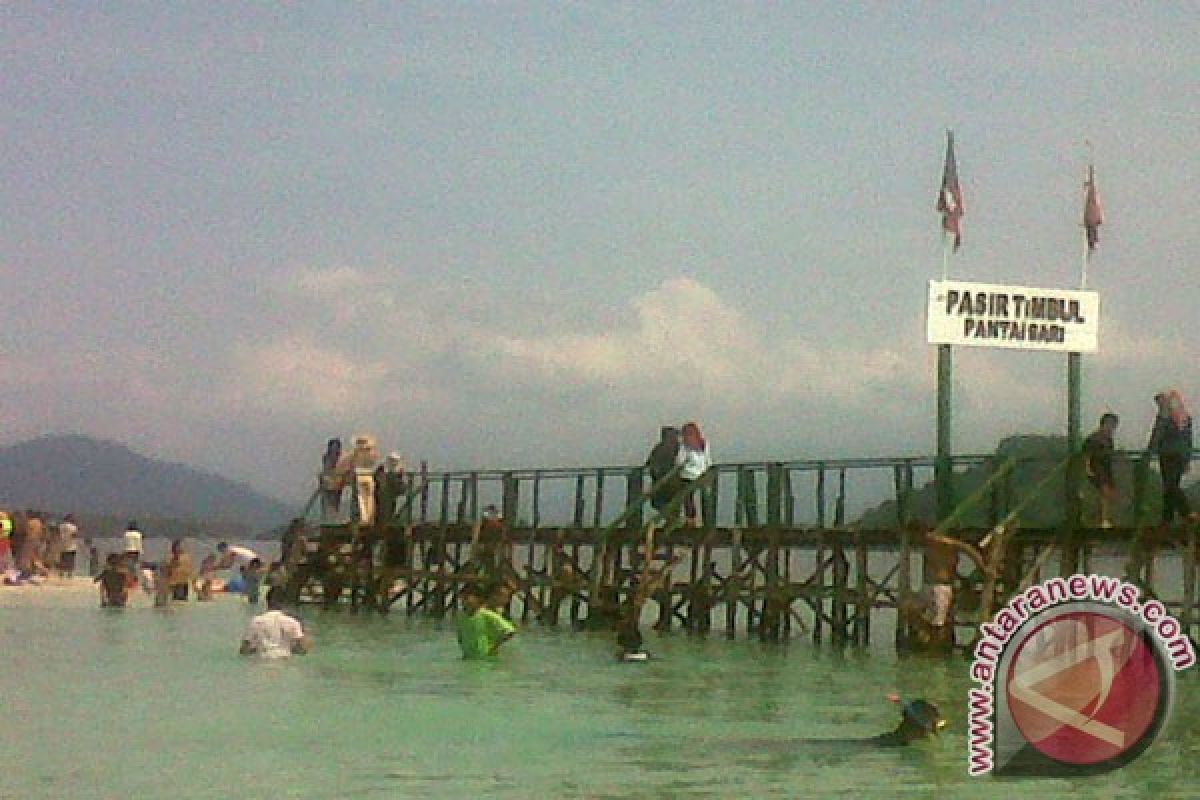 Menikmati Pasir Timbul Pantai Sari Ringgung Lampung