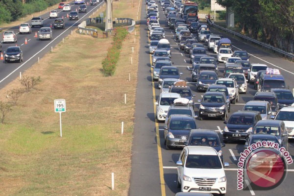 Lawan arus lalu-lintas tol dalam kota mulai Senin pagi