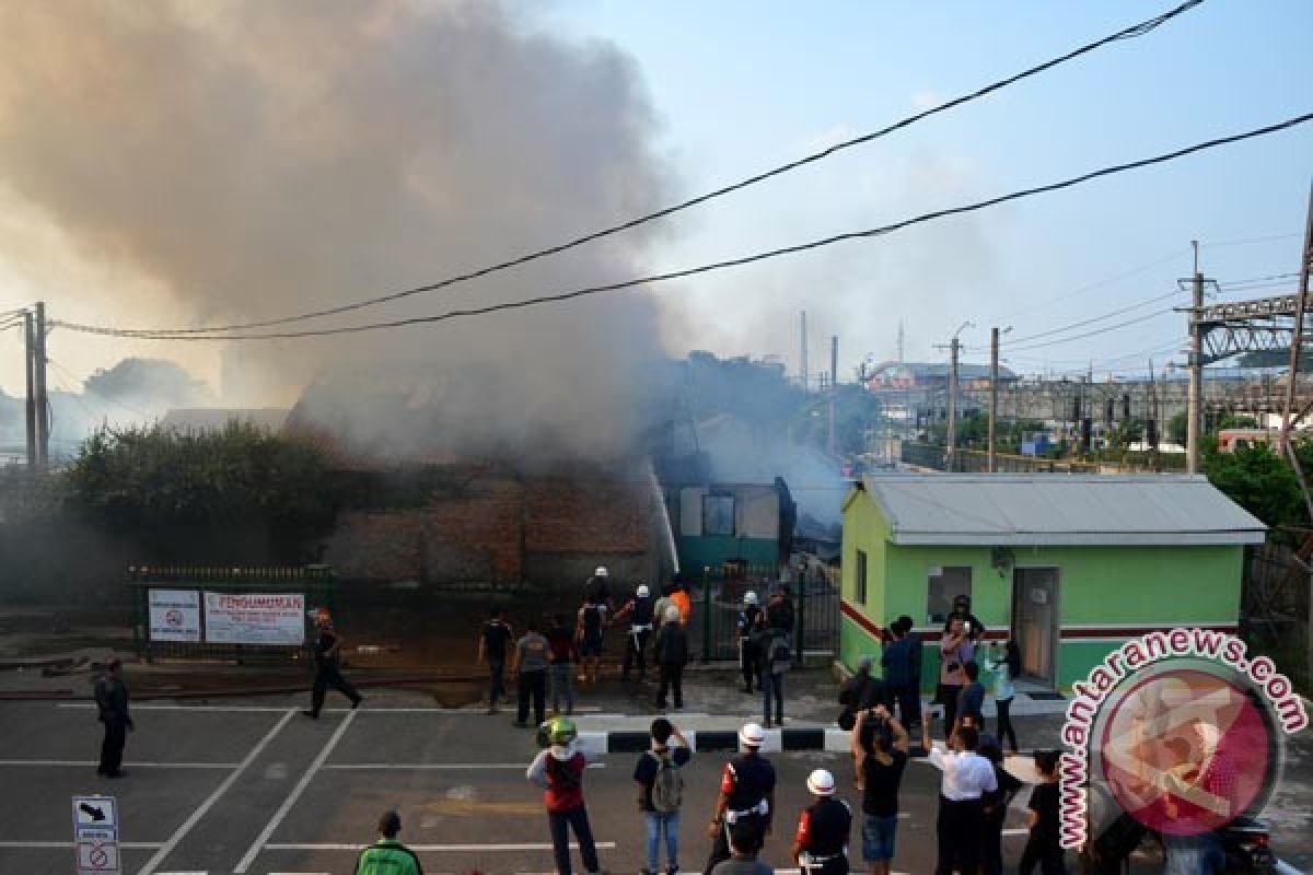 Tempat Penitipan Motor Samping Stasiun Bogor Terbakar 