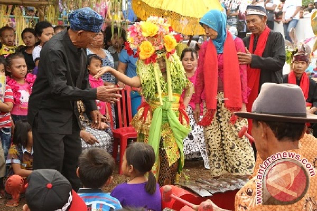 Warga Banyuwangi Gelar Ritual Tari Seblang