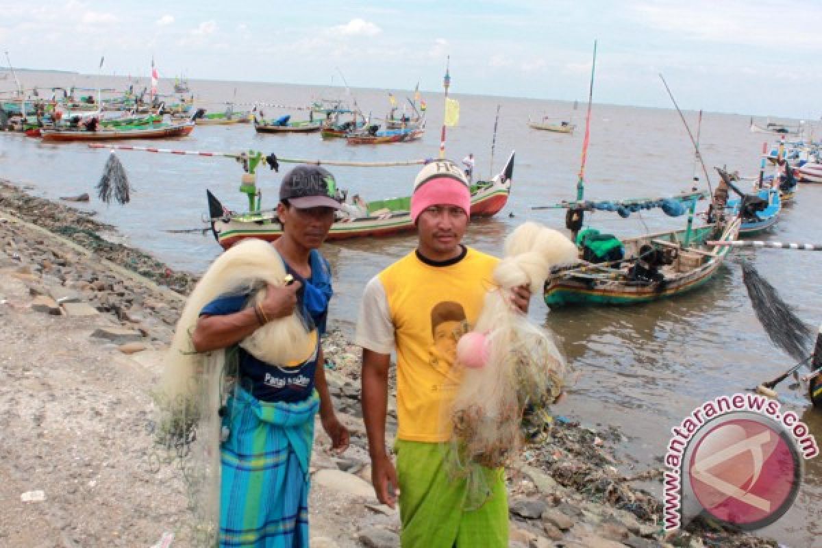 DPK Jatim Salurkan Alat Pembuat Pakan Ikan