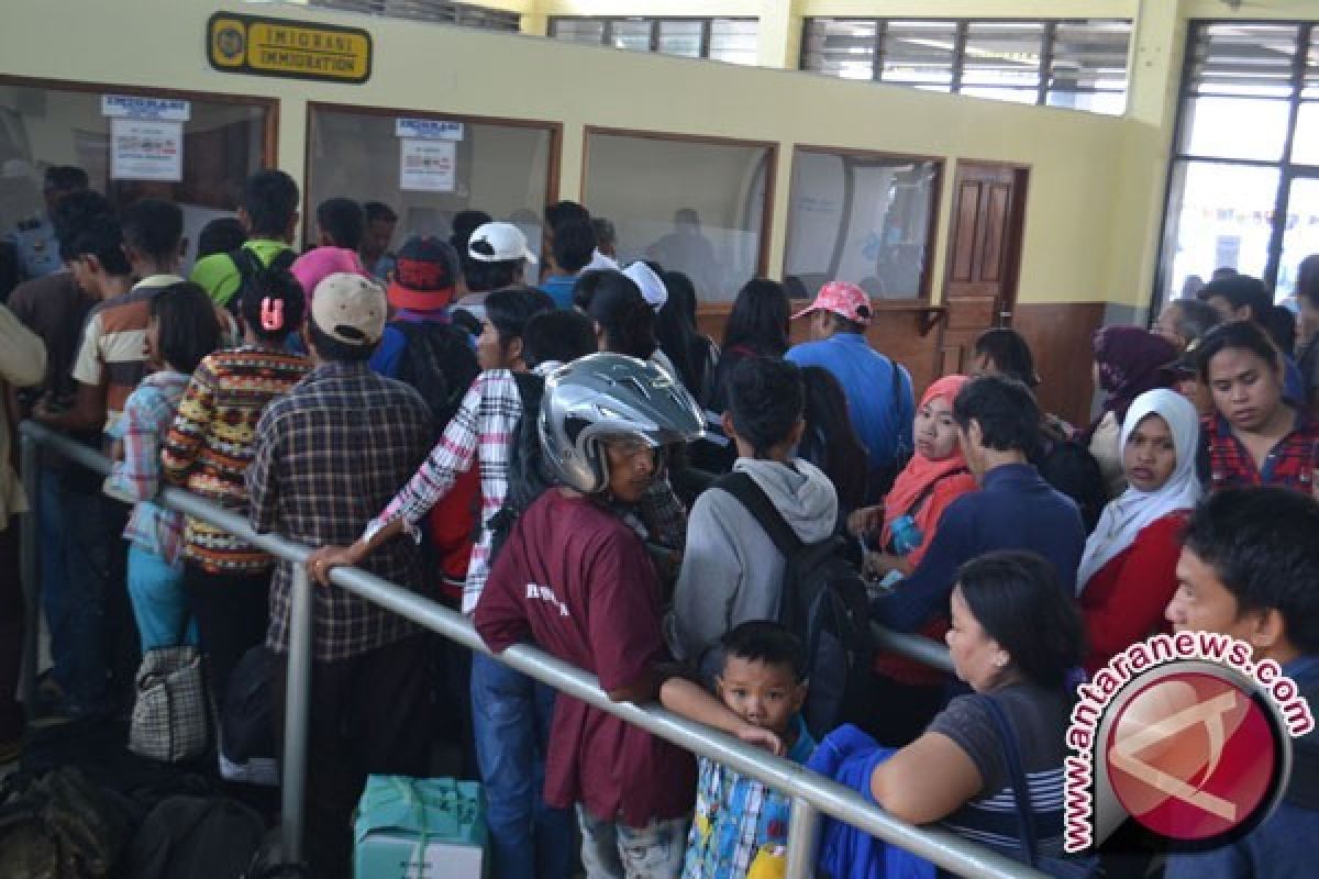 Jumlah Penumpang Pelabuhan Penyeberangan Gorontalo Naik