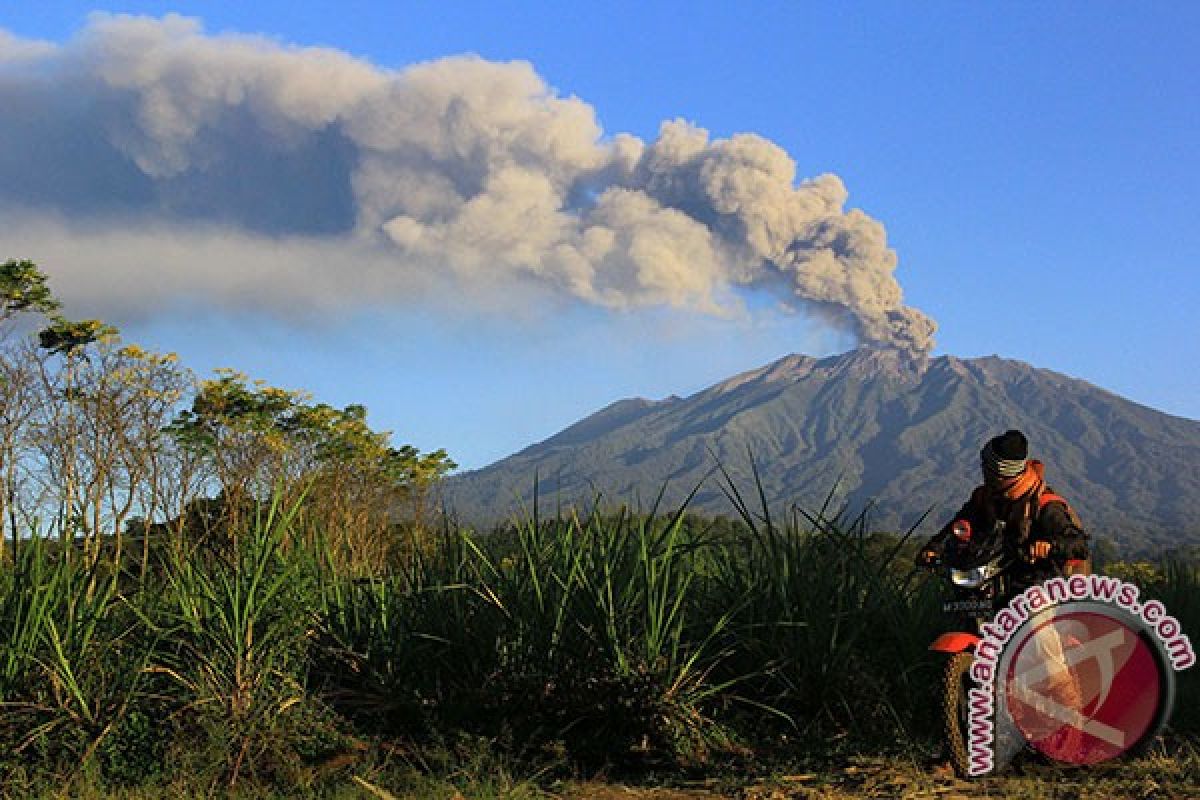 Delapan pendaki dikabarkan terjebak badai di Gunung Raung