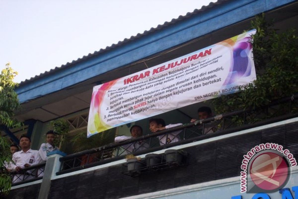 Bupati Bojonegoro Datangi Sejumlah Sekolah di Ajaran Baru