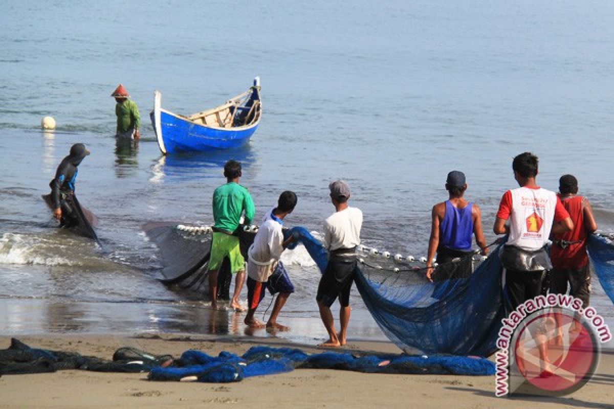 Nelayan Aceh Utara Masih Gunakan Pukat Trawl
