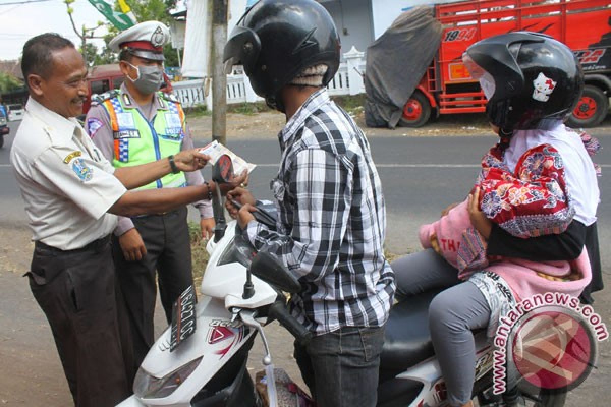 Di Makassar kendaraan penunggak pajak di-sweeping