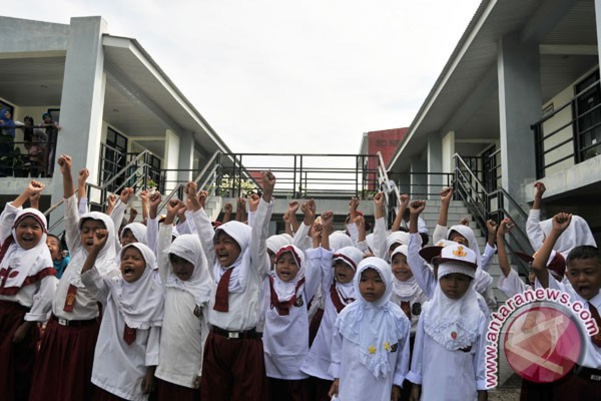 Pegawai antar anak sekolah diberi dispensasi kehadiran