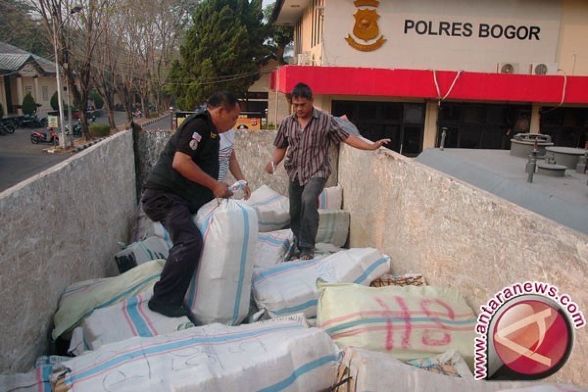 Polres Bogor gagalkan pengiriman satu ton ganja 