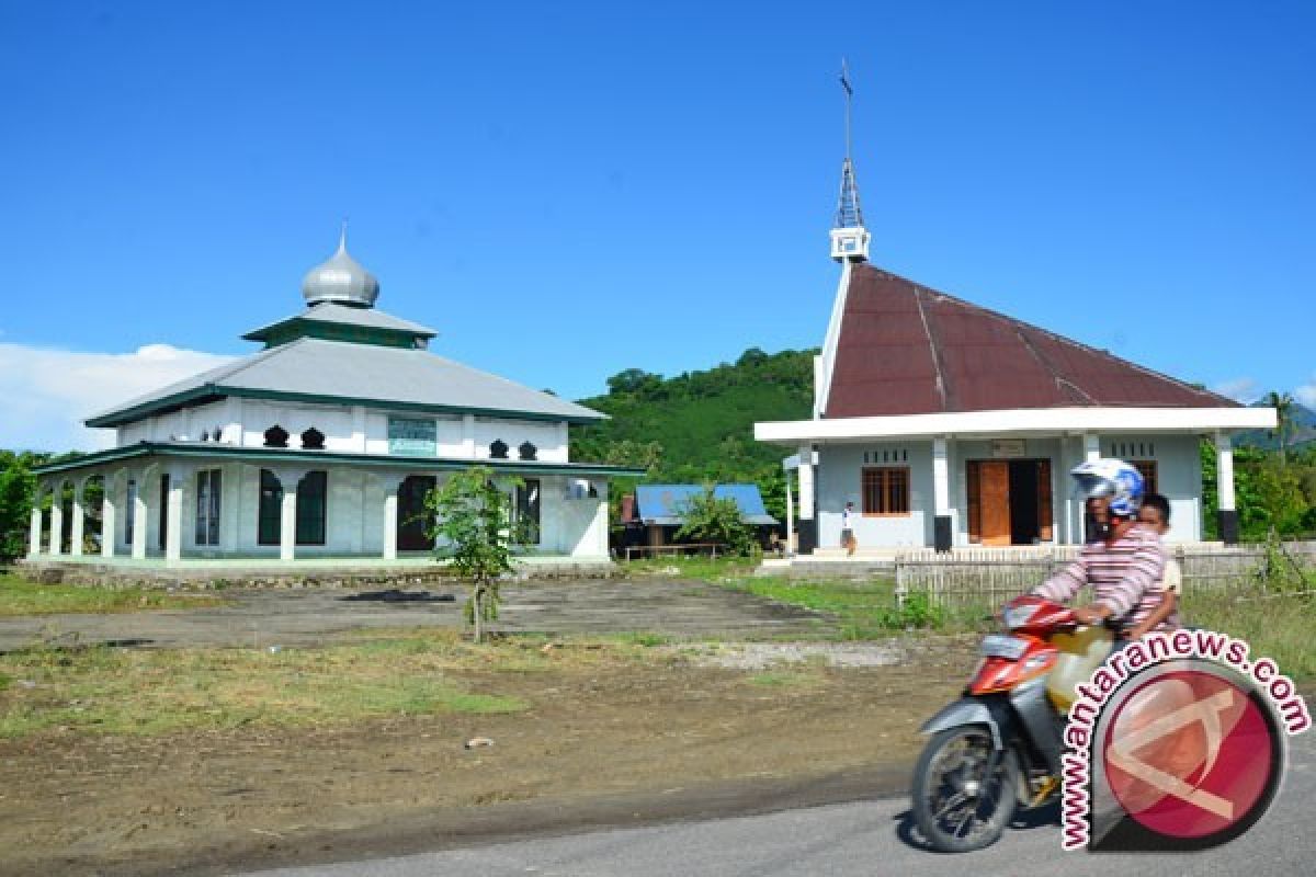 Belajar  toleransi dari masjid-gereja satu tembok