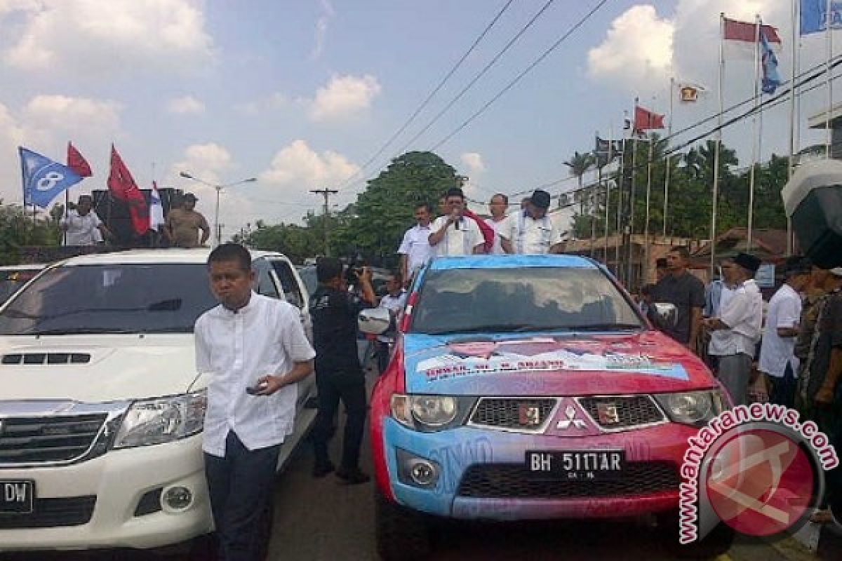 Ribuan pendukung antar Sinwan-Arzanil daftar ke KPU