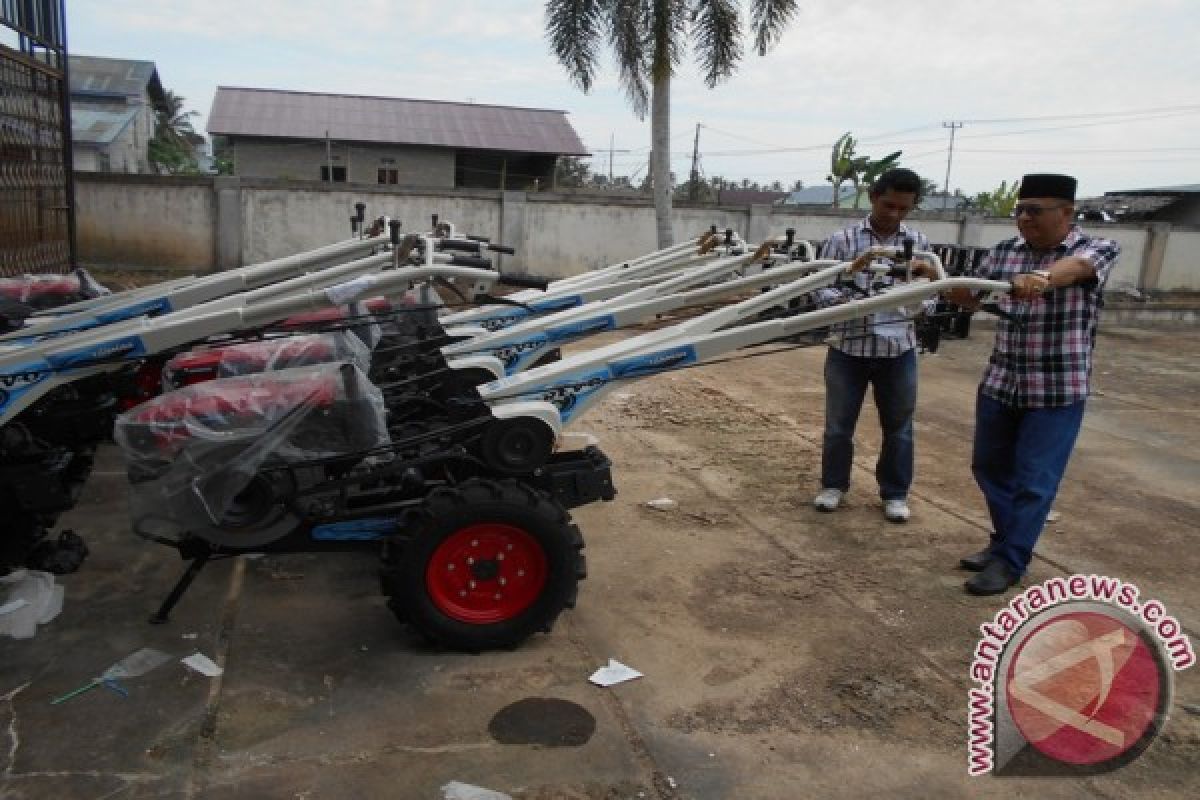 Petani Sungai Itik Minta Mekanisasi Pertanian