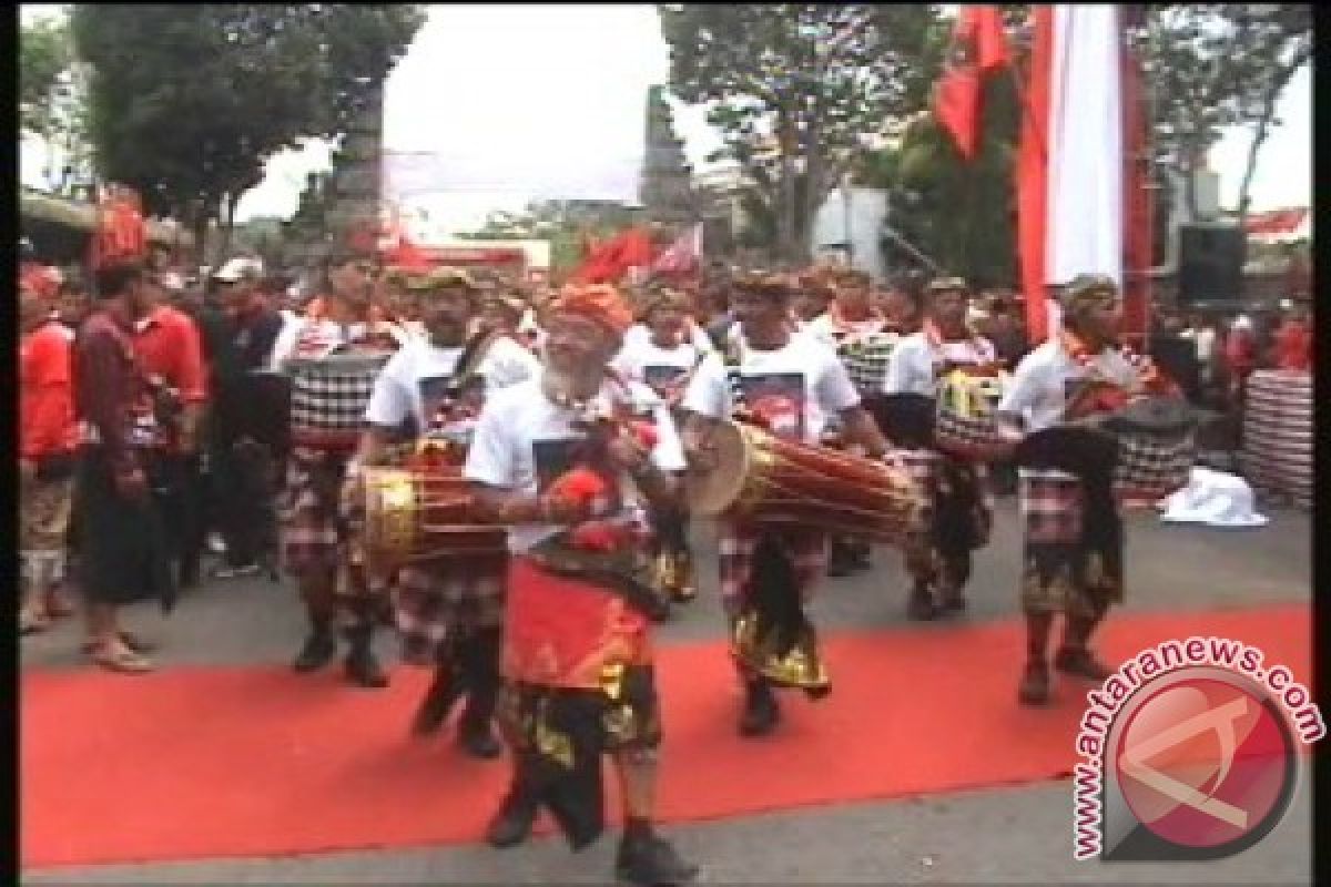 Pendaftaran  Cabup Tabanan  Dimeriahkan Gamelan Okokan 