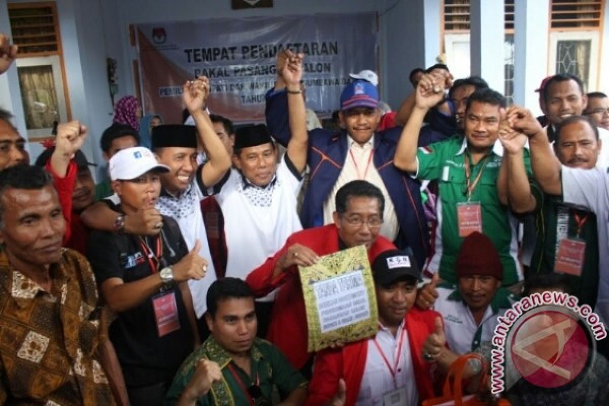 Musyafirin-Fud mendaftar ke KPU Sumbawa Barat