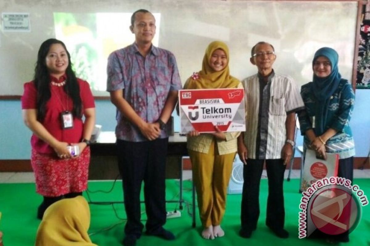 Siswa SMAN 3 Pontianak Raih Beasiswa Telkom University