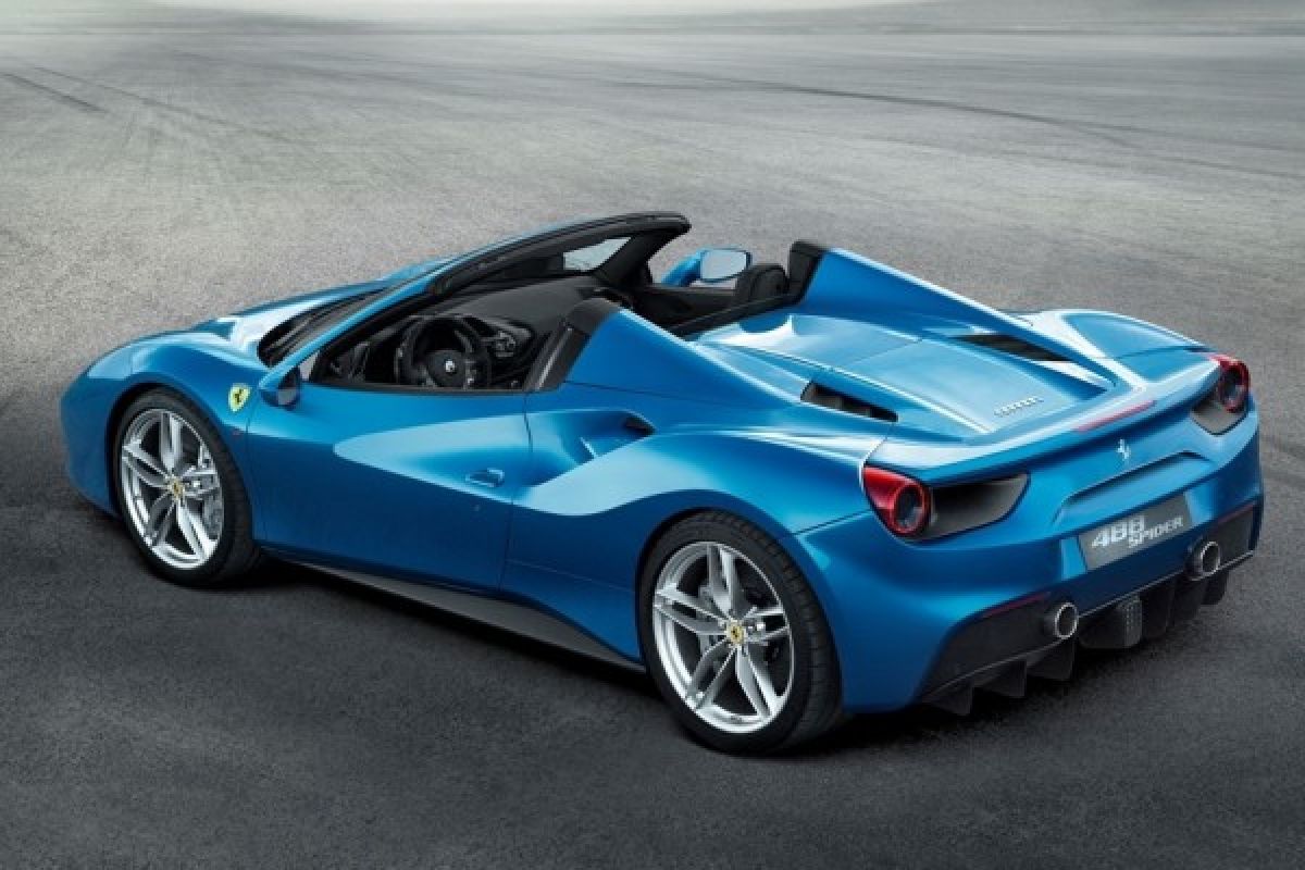 Ferrari perkenalkan 488 Spider