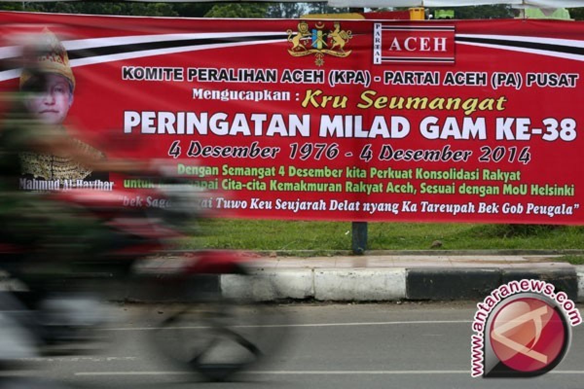  Polisi dan TNI turunkan bendera Bulan Bintang di Aceh